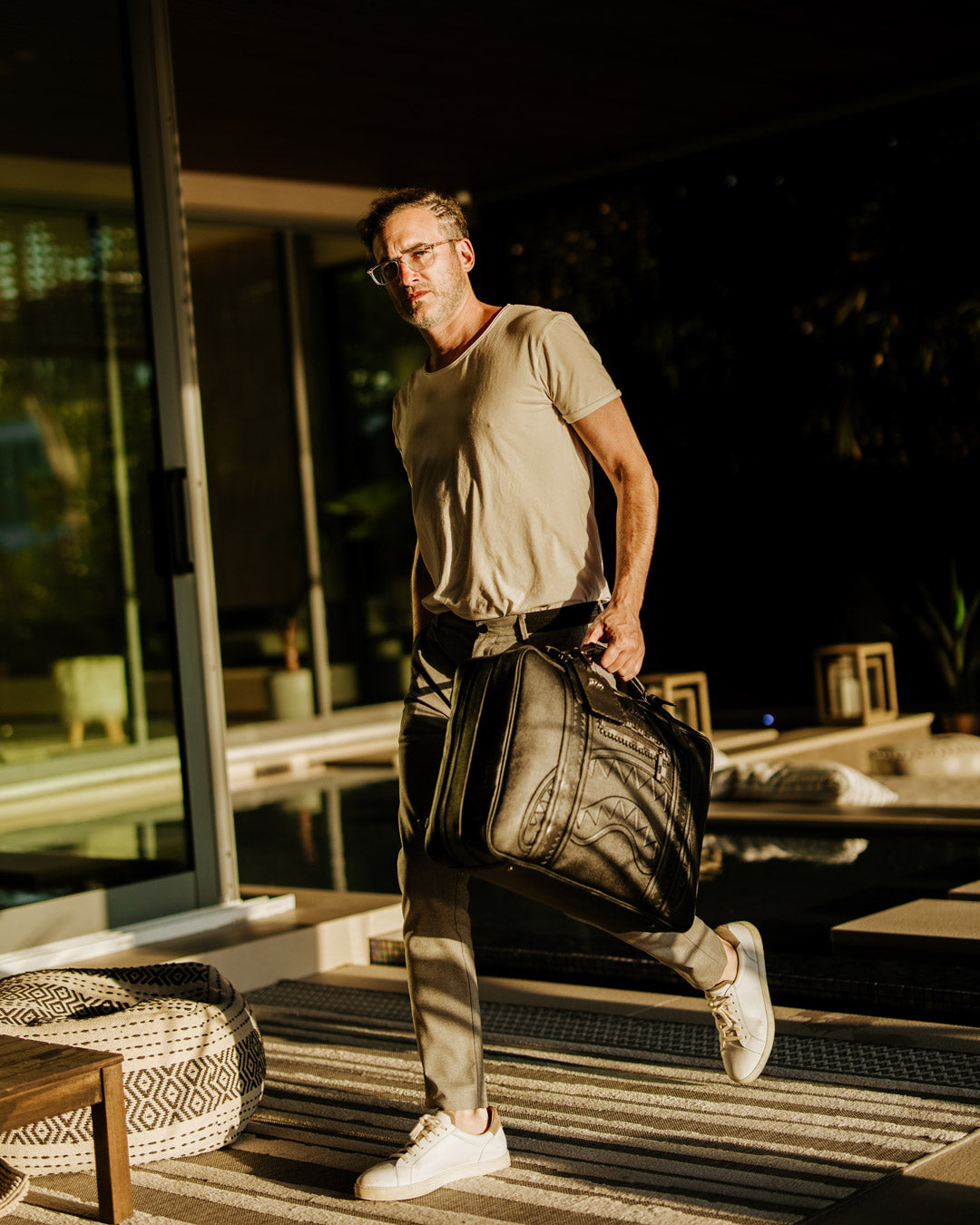 REALITY CHECK VINTAGE HANDHELD CARRY-ON CONVERTS TO BACKPACK