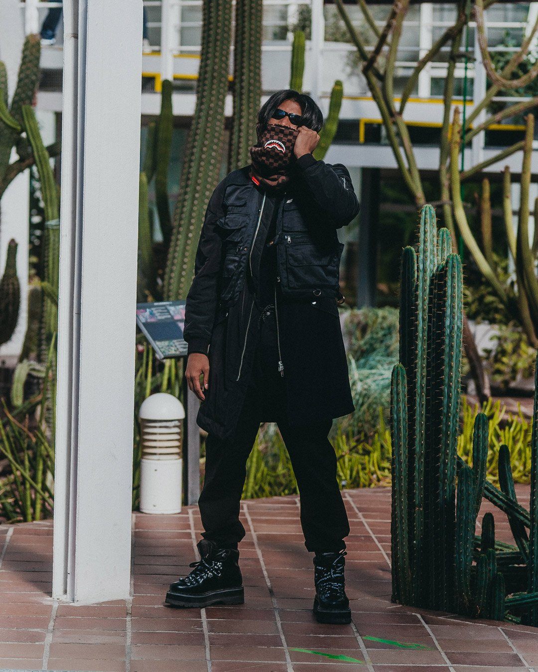 XTC SHARKS IN PARIS NECK WARMER